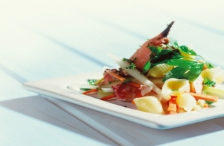 Ensalada de pasta con cangrejo